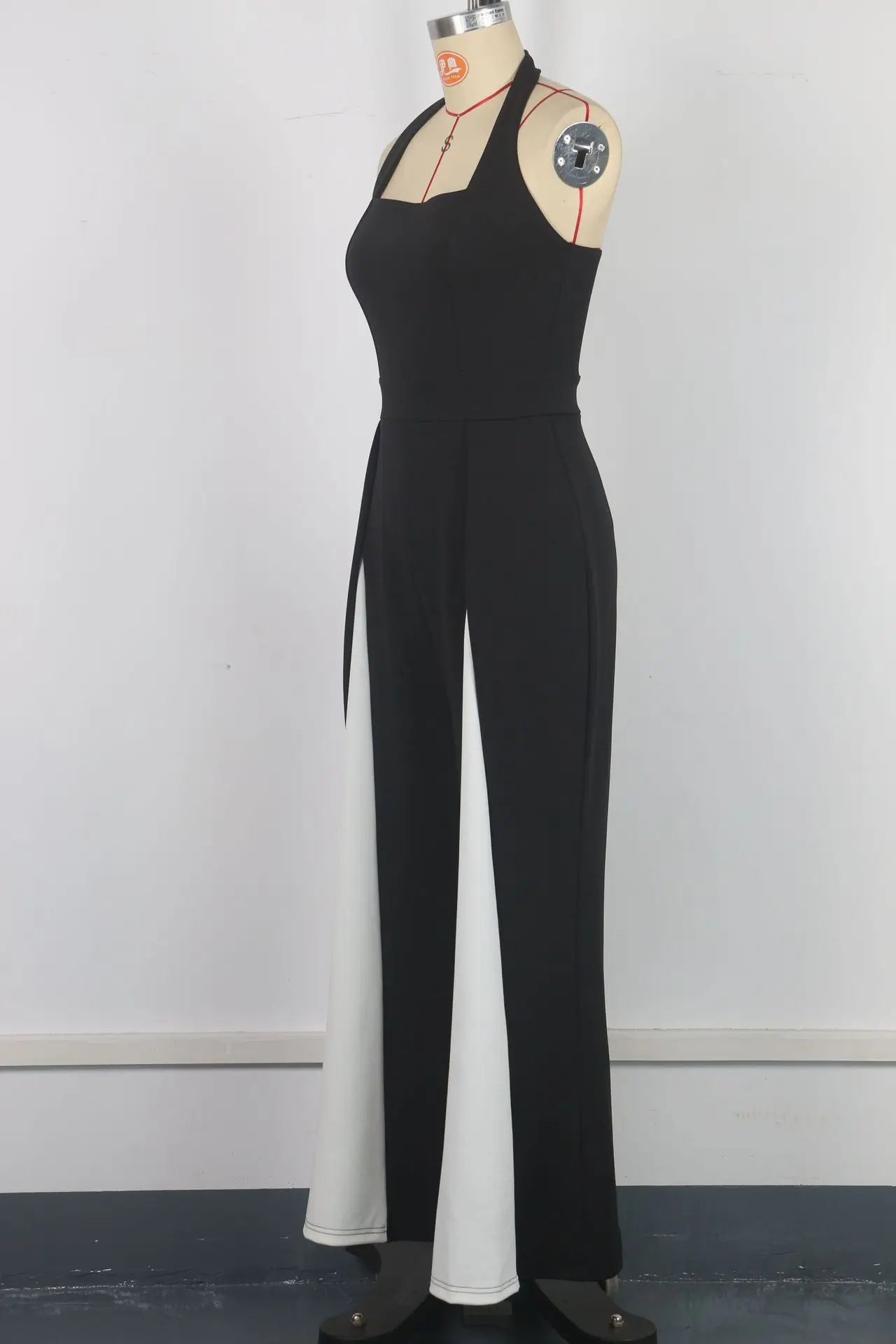 Casual Sleeveless Round Neck Jumpsuit Women's 2025 Summer Fashion Patchwork Slimming Halter Neck Sleeveless Backless One Piece.