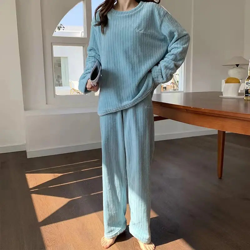 New Autumn/Winter Coral Fleece Pyjamas for Women Thickened Homewear Student Comfort Cotton Fleece Plus Size Fashion Pyjama Set.