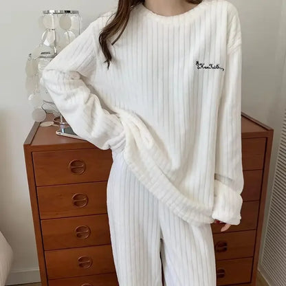 Winter frauen Neue Pyjamas Korallen Samt Casual Pyjamas Gepolsterte Loungewear Loungewear Sets Warme Kleidung Für Herbst Und Winter.