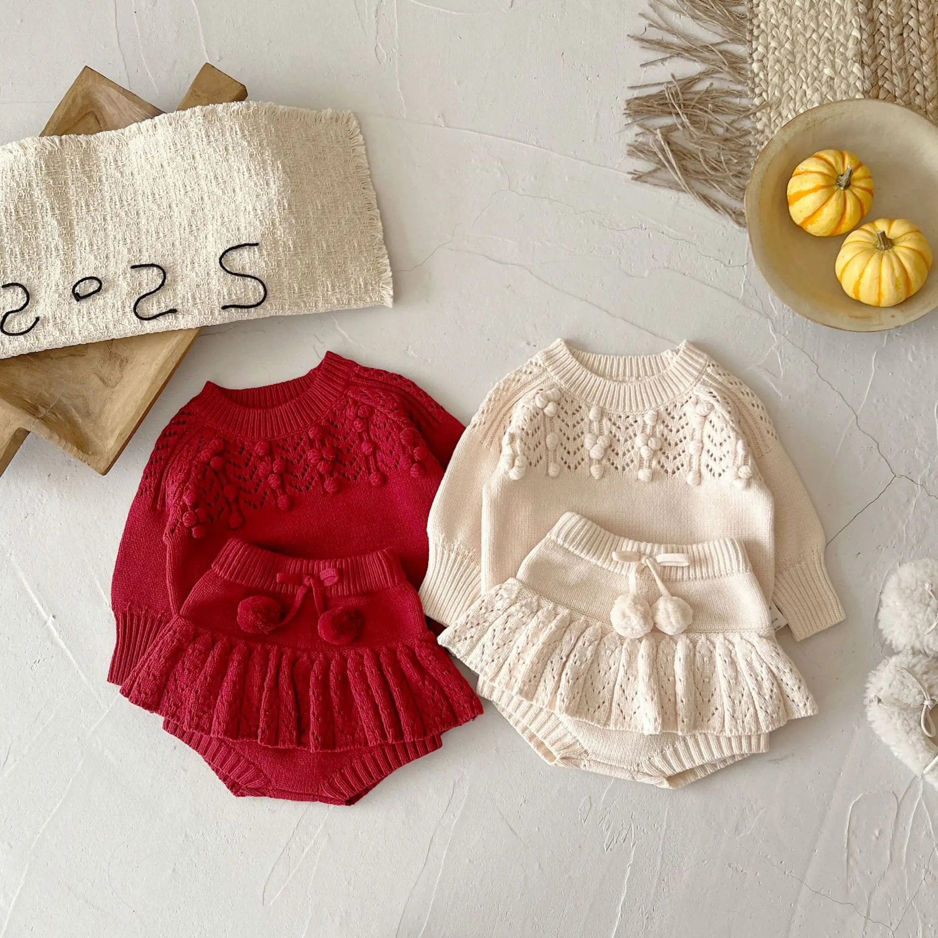 Babykleidungsset 2025, Herbst und Winter, neuer Baby-Strickanzug, Handhaken, Ballpullover + Blasenball-Rock, Hose.