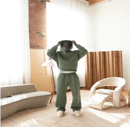 Men's Casual Sweatshirt Set Comfortable Streetwear Style Two-Piece Outfit for Men.