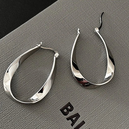 Silver Color Geometric Twisted Hoop Earrings for Women Mobius Strip Compact Earring Femininity Ear Euckle Jewelry Accessorie.