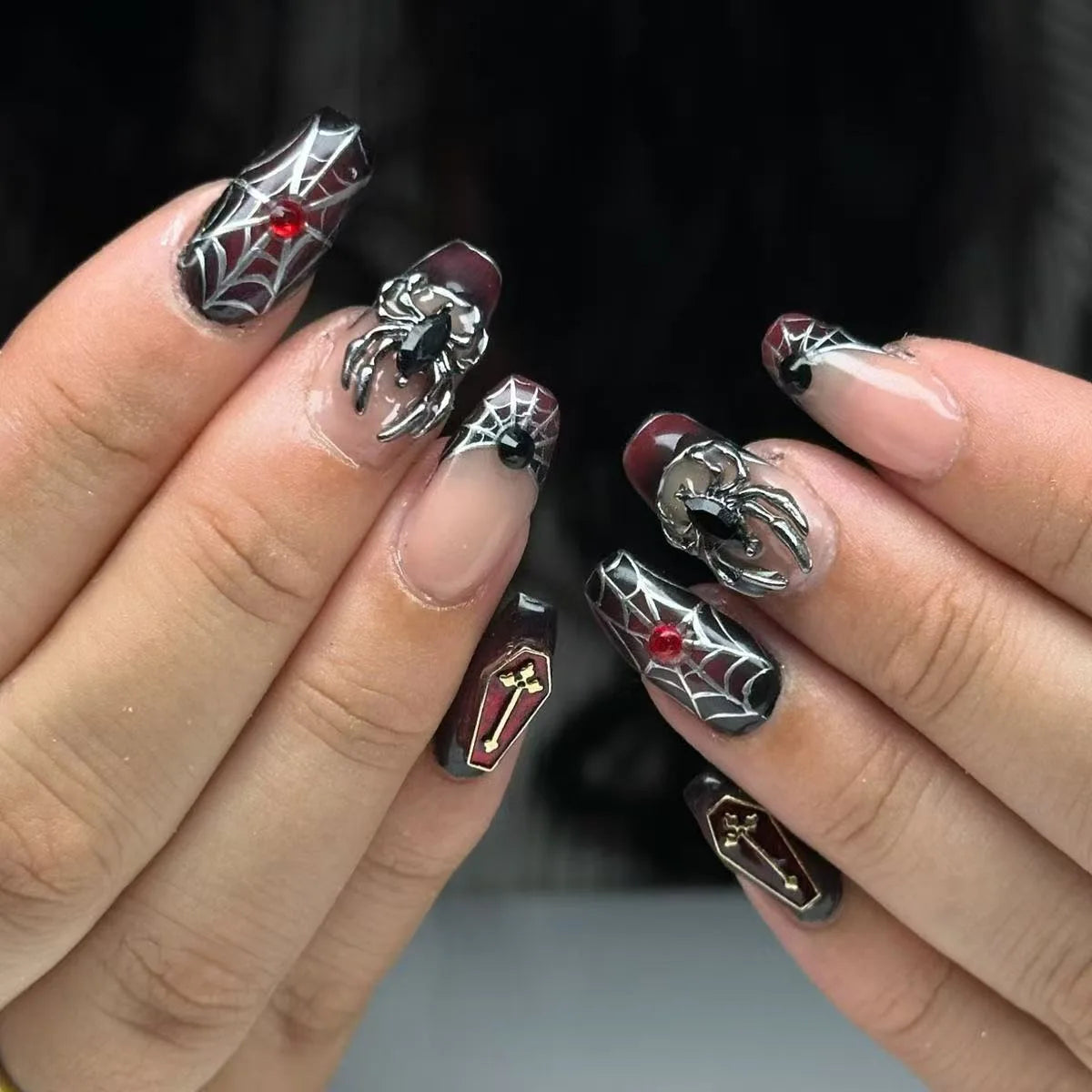 24pcs Sliver Spider Design Fake Nail Halloween Gothic Punk False Nail Tips Wearable European Heavy Metal Almond Press on Nails