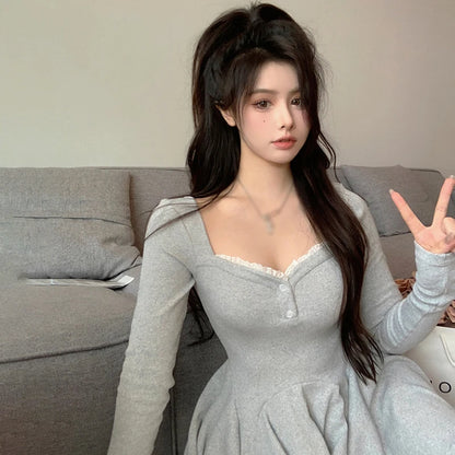 Sexy koreanisches Kleid im französischen Stil, Taille geschlossen, lange Ärmel, Schlüsselbein, freigelegt, süß.