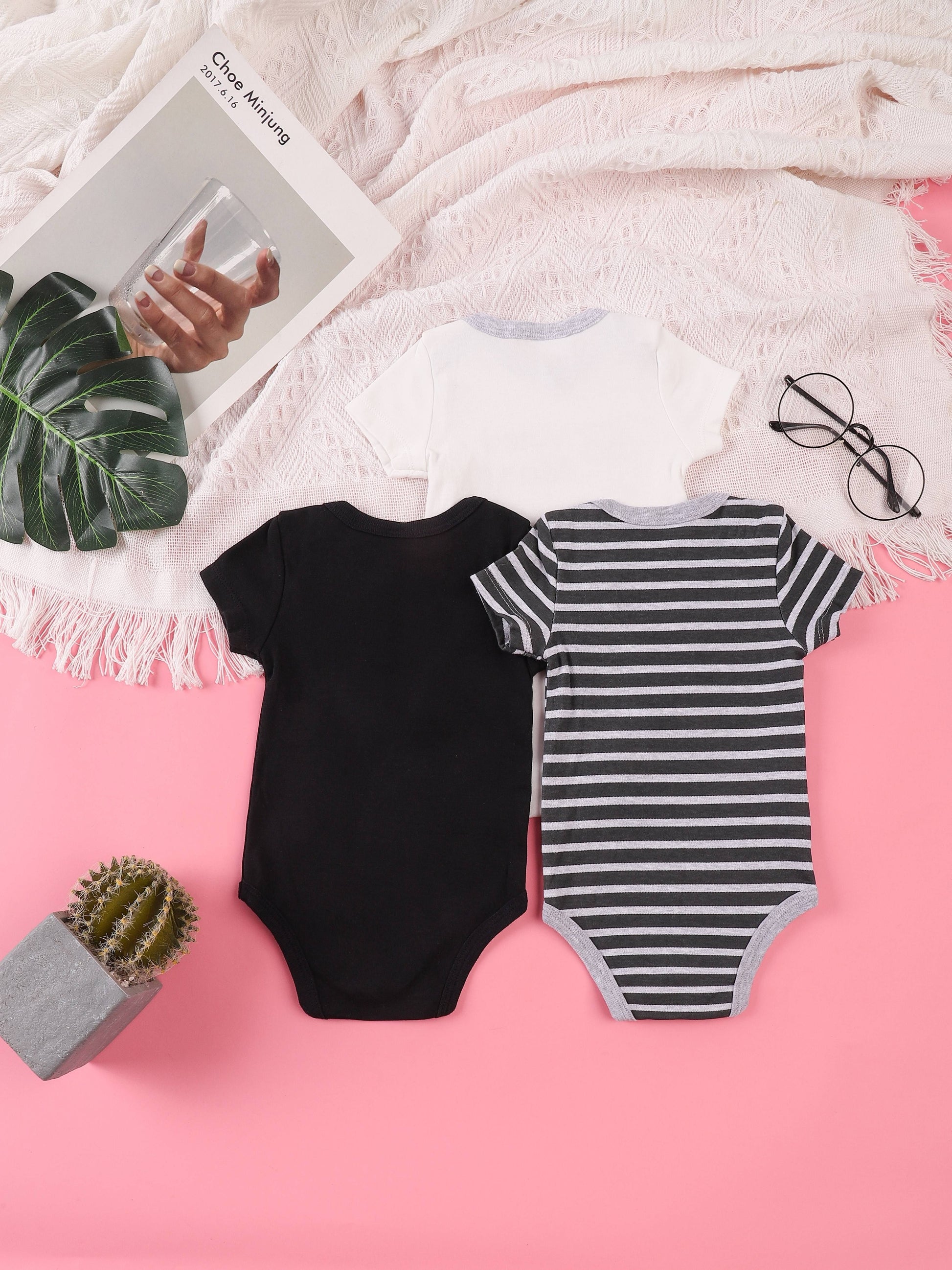 3PCS Sommer Jungen und Mädchen Nette Muster Hoodie Set Kurzarm Dreieck Overall Neugeborenen Baumwolle Bequeme Overall Pyjamas.