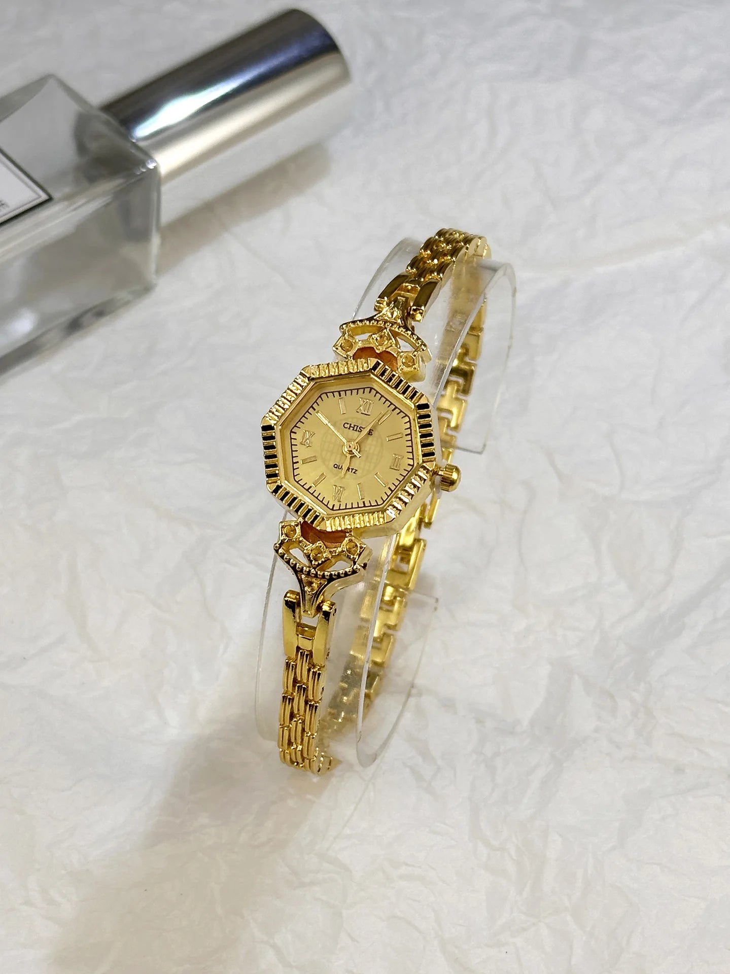 Luxury Famous Brand Oval Dial Women Watch Fashion Small Thin Gold Bracele Quartz Wristwatch Clock Gift Dropshipping Montre Femme.