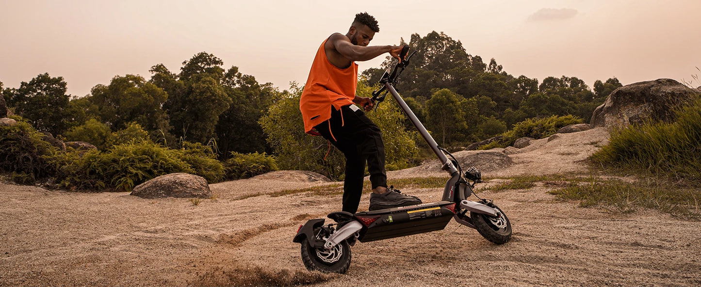 Isinwheel R3 Foldable Adult Electric Scooter E-Scooter 45 km/h Electric Kick Scooter 800W Skateboards 48V 15Ah Kickboard.