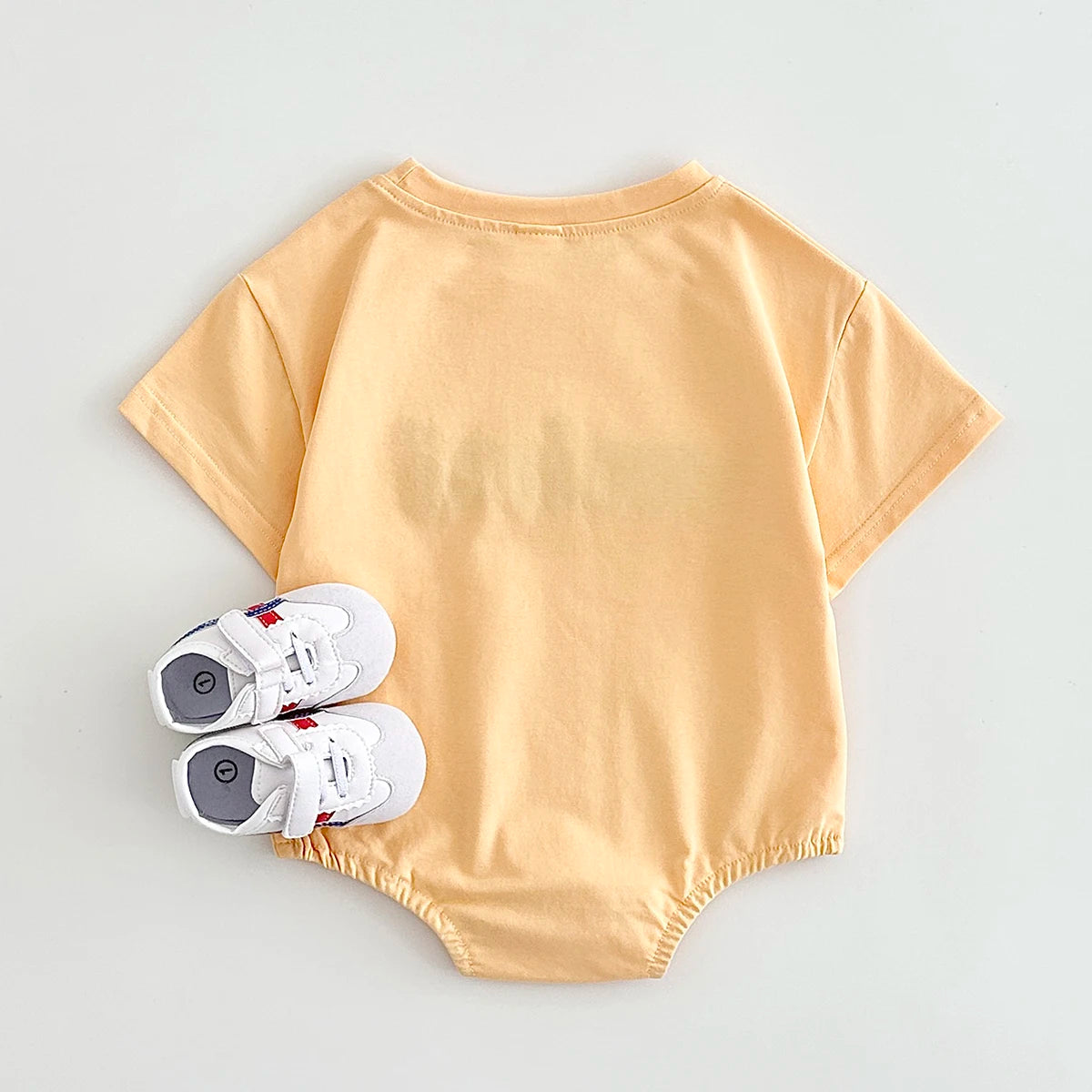 INS Sommer Neue Baby Body Neugeborenen Kleidung Jungen Mädchen Baumwolle Dreieck Strampler Plüsch brief Kurzarm Infant 0-18M