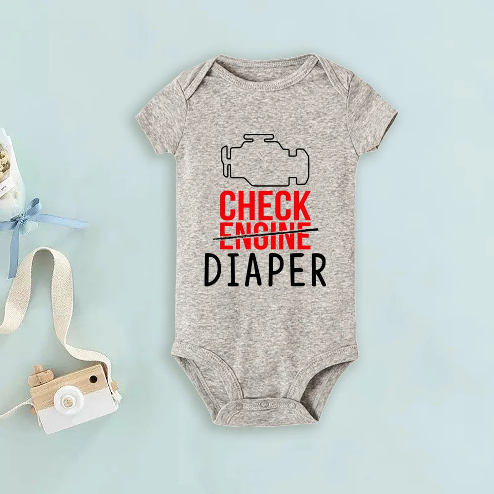 Lustige Poopy Windel Baby Strampler Check Engine Baby Body Niedliche Mechaniker Säuglingsbodys Jungen Mädchen Kleidung Neugeborenes Geschenk.