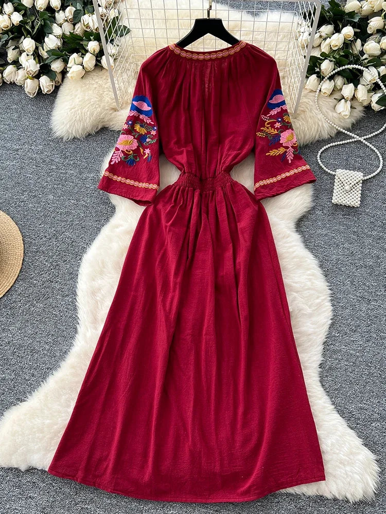 Sommer Freizeit Urlaub Langes Kleid für Frauen Neue Retro Ethnischen Stil Bestickt V-ausschnitt Ausgestellte Ärmel Taille Cinched Kleid D27.