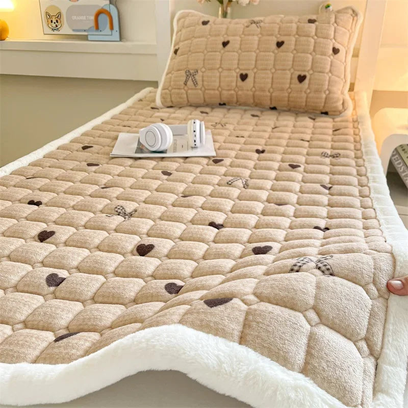 Winter Soft Thick Flannel Mattress Toppers Dormitory Single Double Bedspread Warm Bed Sheets Mattress Cover Fold Tatami Thin Mat