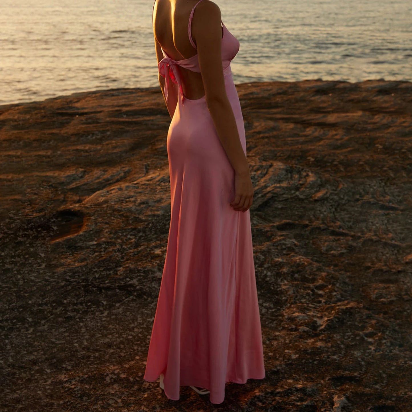 Combhasaki Damen-Kleid, elegant, einfarbig, verstellbar, dünn, Schultergurte, Ausschnitt, zum Binden vorne, rückenfrei, Sommer, langes Cami, seidiges Kleid.