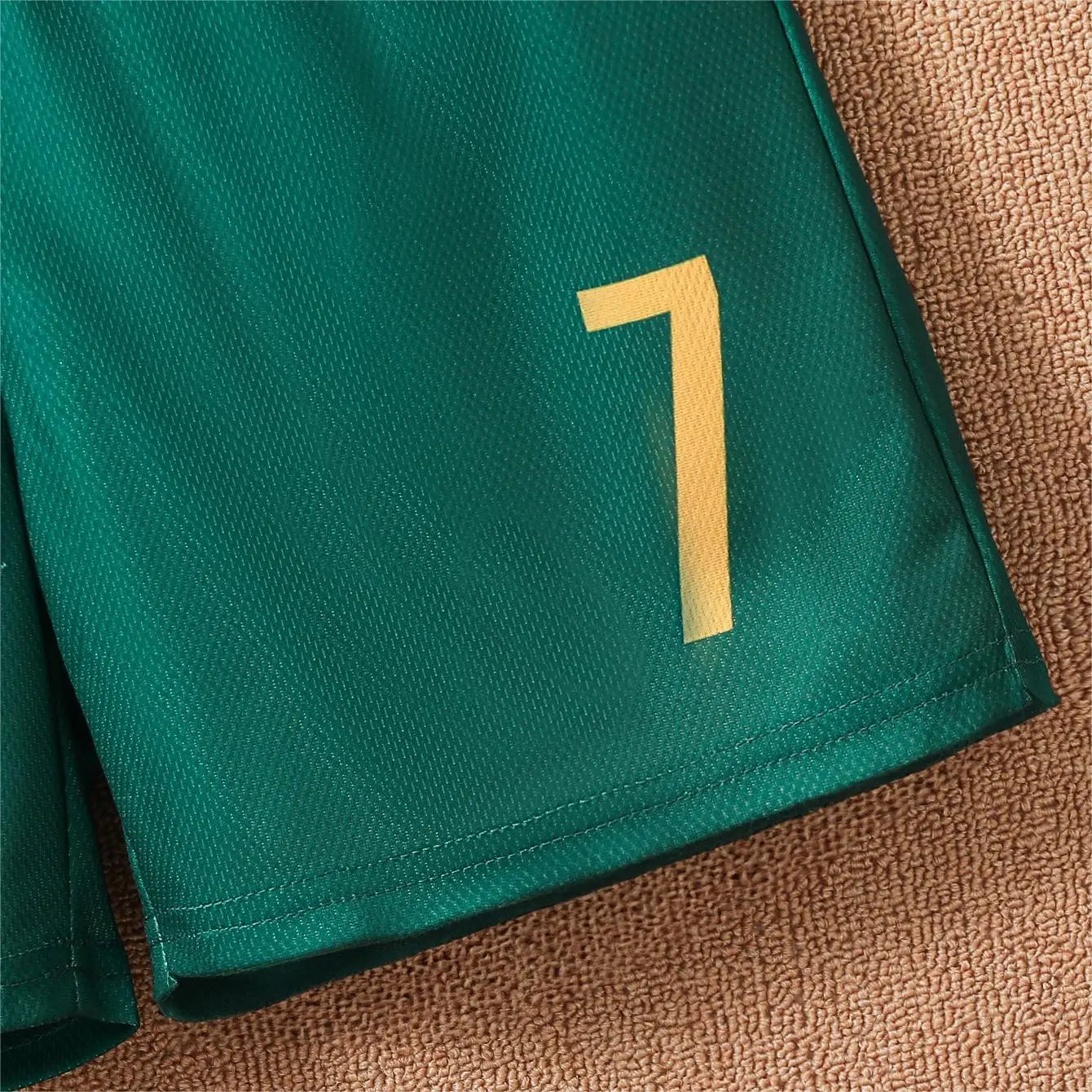 2024 Youth and Children Red and Green Splicing Color No. 7 Legend Quick-drying Sports Football Suit Set.