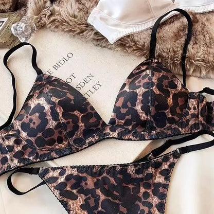 French Triangle Cup Bra Comfortable Underwired Small Chest Sexy Top Support Anti-Sag Comfortable Fabric Thin Glossy Bra.