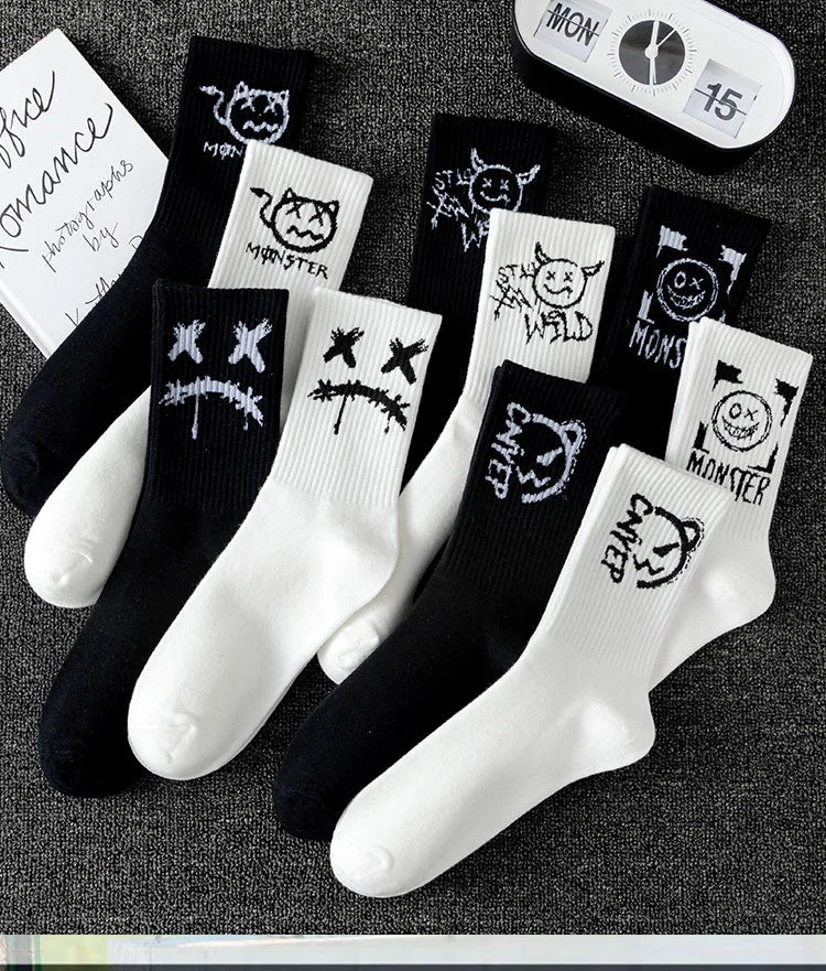 10 pairs of men's sports socks, casual, breathable, and versatile. Ghost face graffiti personalized socks.