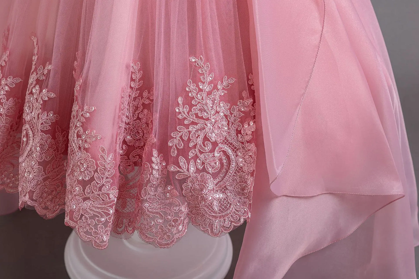 Luxus Perlen Kleider Für Kinder Spitze Schleppende Hochzeit Prinzessin Kleid Für Mädchen Geburtstag Prom Gala Leistung Lange Ballkleid.