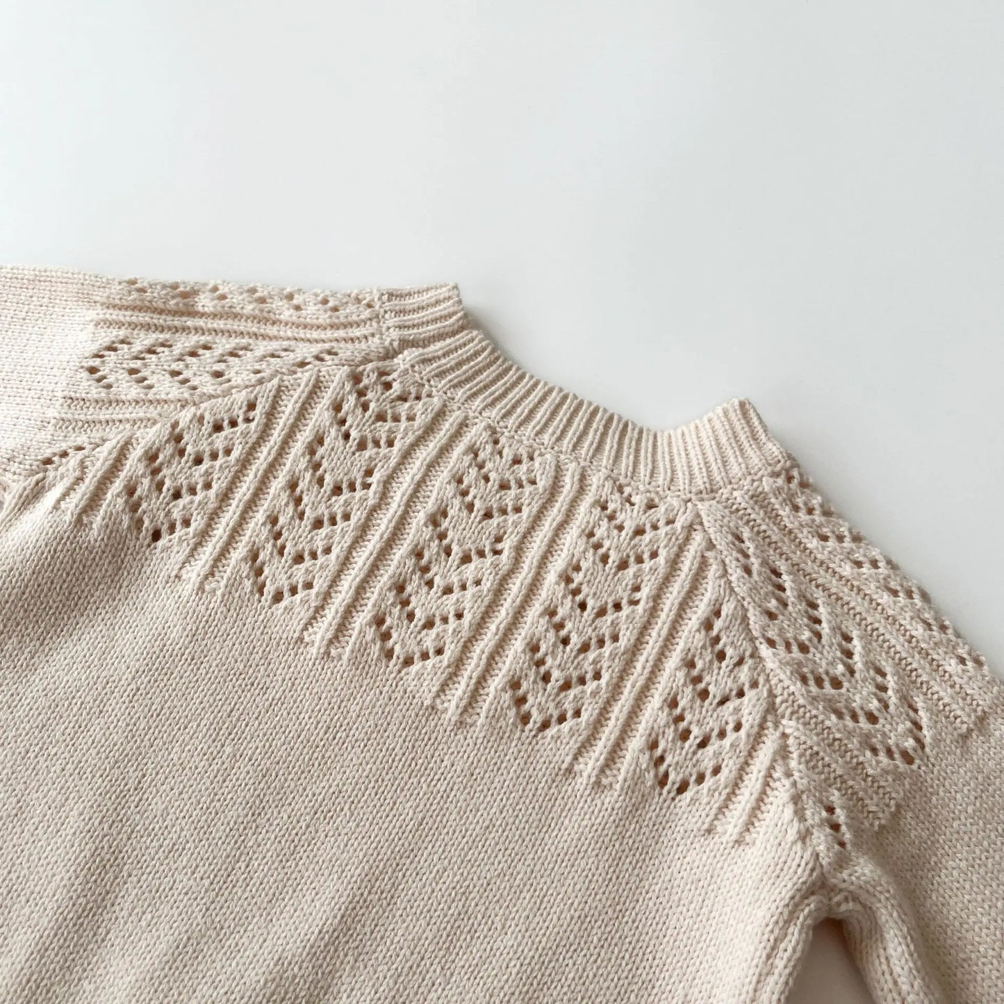 Babykleidungsset 2025, Herbst und Winter, neuer Baby-Strickanzug, Handhaken, Ballpullover + Blasenball-Rock, Hose