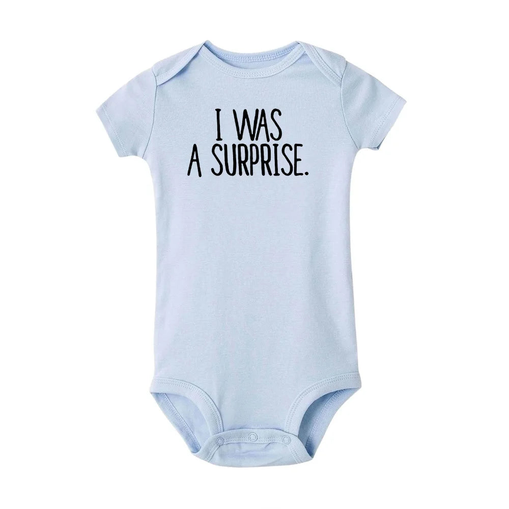 Zwillinge Baby-Body „I Was Planned and I Was A Surprise“ Neugeborenes Kleinkind-Overall Jungen Mädchen Lustige Baby-Outfits Kleinkind-Dusche-Geschenk.