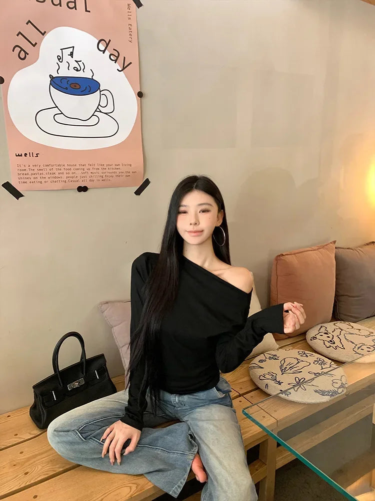 Slim Fit Long Sleeve T-Shirt Shoulder Bared One Shoulder Style Casual Streetwear for Young Women Fashionable And Stylish