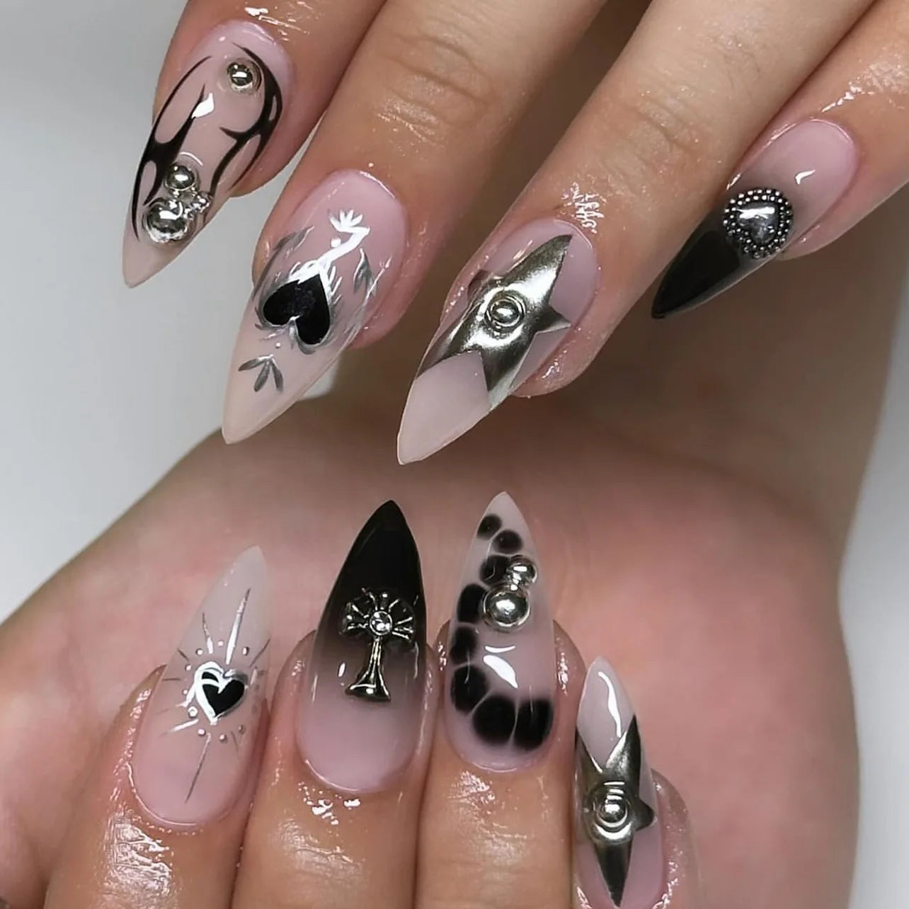24pcs Sliver Spider Design Fake Nail Halloween Gothic Punk False Nail Tips Wearable European Heavy Metal Almond Press on Nails