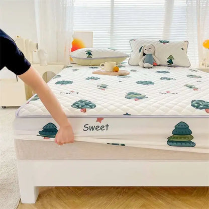 Quilted Mattress Cover 150x200cm - Thick Skin-Friendly Fitted Sheet, 매트리스커버 Breathable Bed Covers (Pillowcase Sold Separately)