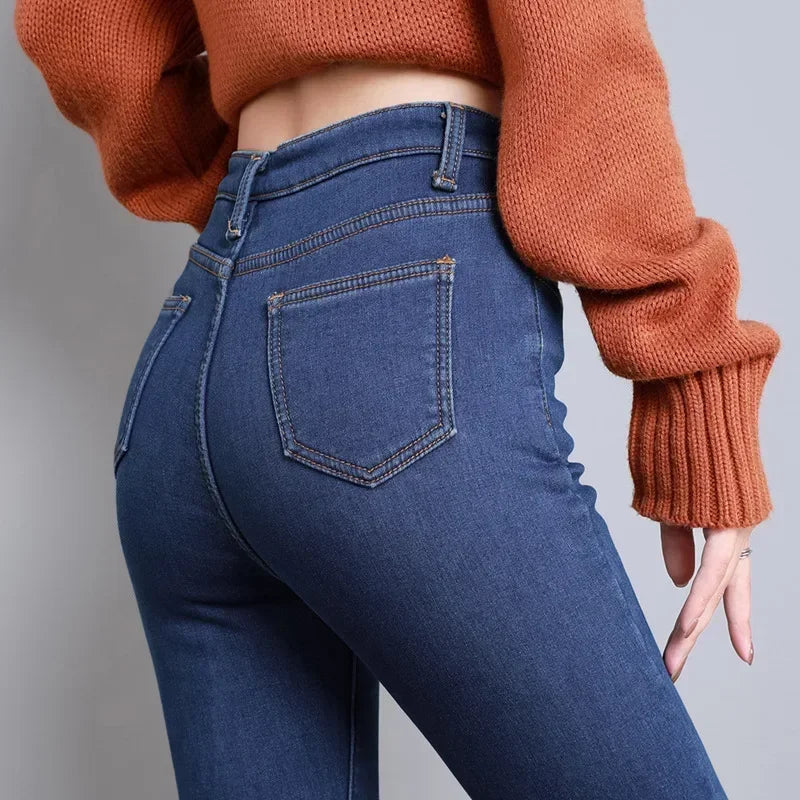 Frauen Thermische Dünne Jeans Mom Winter Warme Plüsch Stretch Jeans Dame Fleece Schnee Denim Hosen Student Bleistift Gerade Bein Hosen.