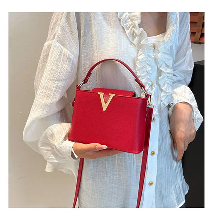Luxury Women's Tote Bag, Chic V Shaped Stylish Pu Leather Bucket Bag, Top Cover Handbag Women Shoulder Crossbody Bag for Woman