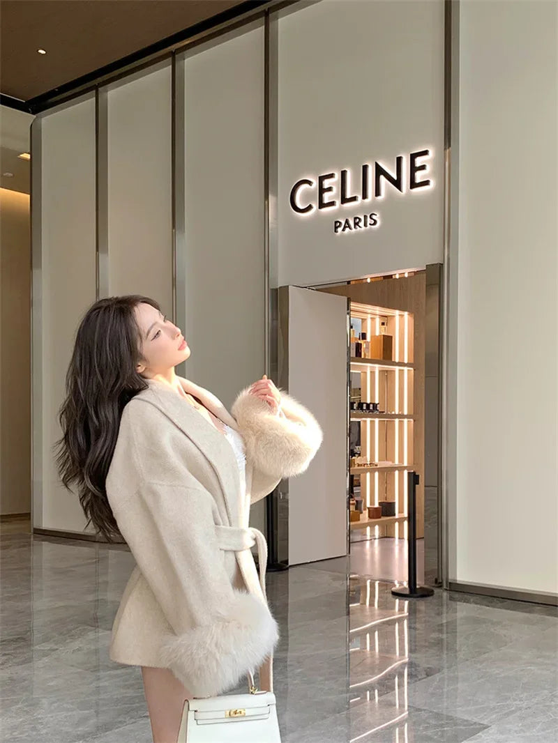 Grauer Wollmantel mit Krawatten-Taillenkollektion für Damen im Herbst und Winter 2024, neuer langärmeliger, lockerer High-End-Cape-Mantel, mittellanges Oberteil