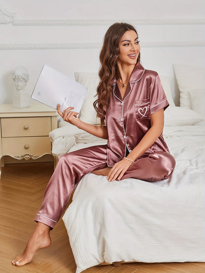 Pyjama-Set aus Satin mit Herz-Stickerei, lässig, kurzärmelig, Knopfleiste, Reverskragen, Oberteil und Hose, Damen-Nachtwäsche