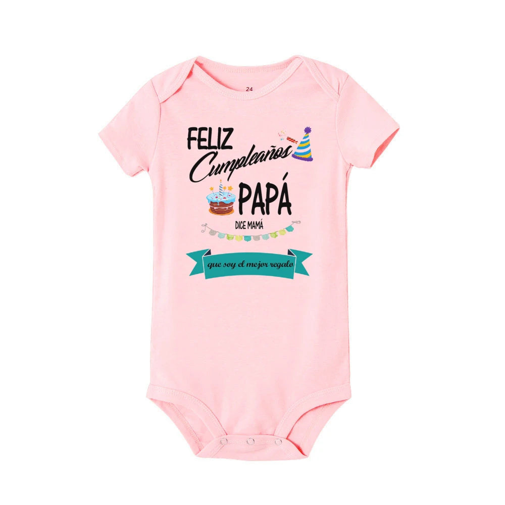 Alles Gute zum Geburtstag, Papa sagt Mama, dass ich das beste Geschenk bin. Baby-Body für Neugeborene, kurzärmeliger Strampler, Papa-Geburtstags-Säuglingsoverall.