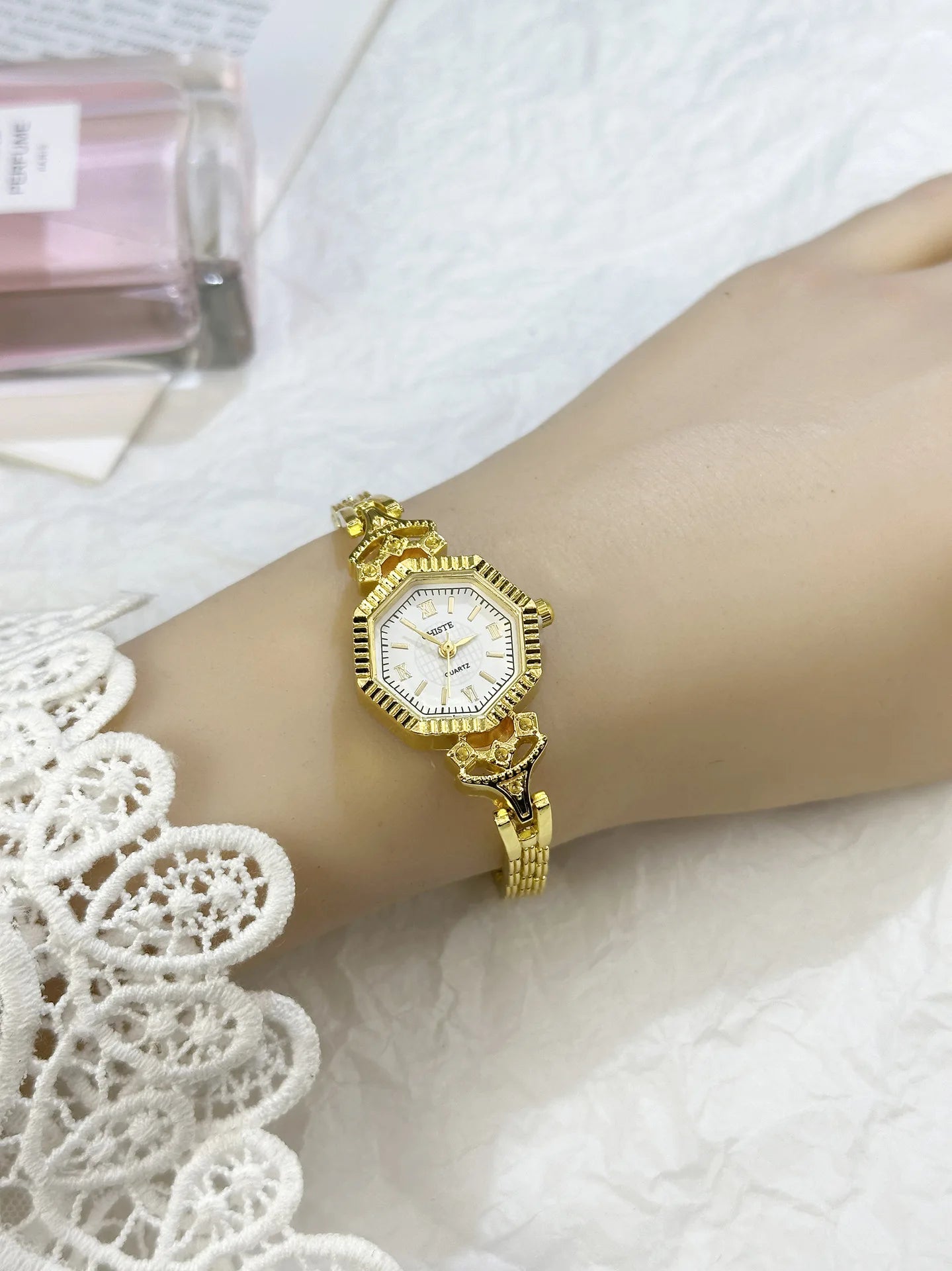 Luxury Famous Brand Oval Dial Women Watch Fashion Small Thin Gold Bracele Quartz Wristwatch Clock Gift Dropshipping Montre Femme