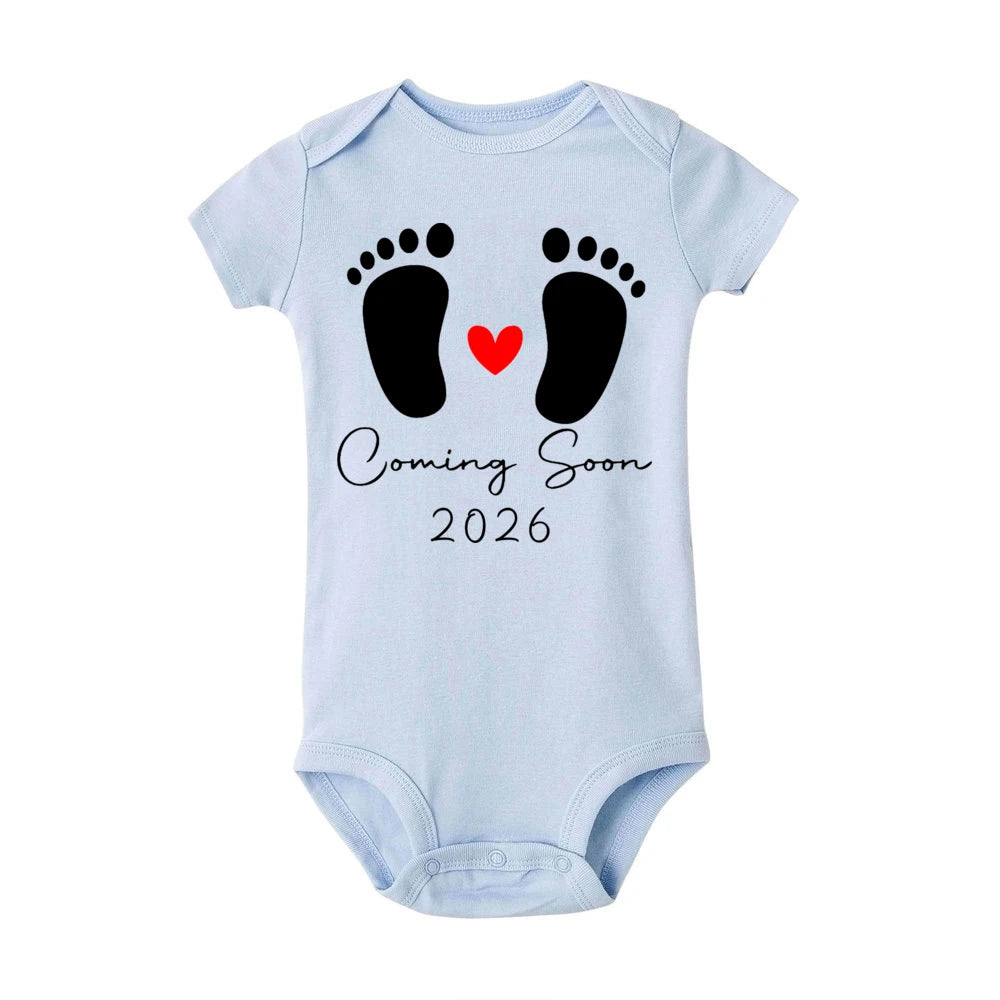 Baby 2026 Schwangerschaftsankündigung Neugeborenes Baby Bodys Sommer Jungen Mädchen Strampler Overall Kleidung Outfit.