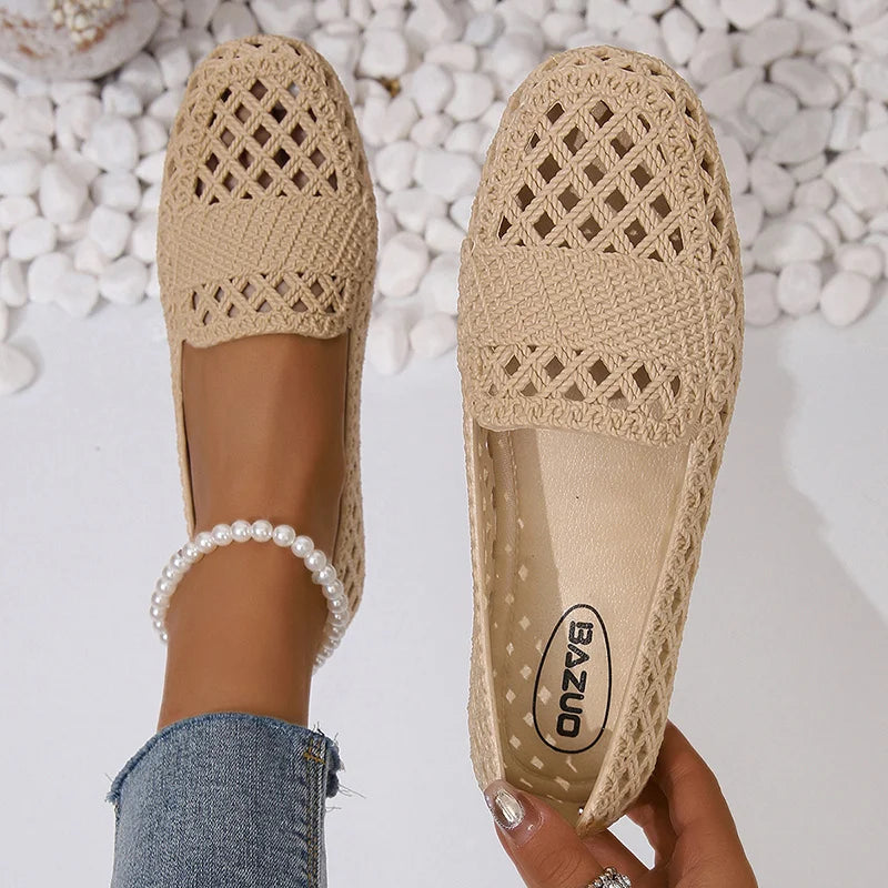 New Summer Style Fashionable and Comfortable Flat-soled Casual Outer Wear Non-slip Fashionable Toe-cap Sandals for Women.