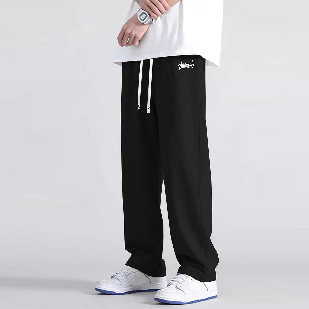 Men's solid color straight leg jogging pants, suitable for casual sports such as running, gym, and outdoor activities.
