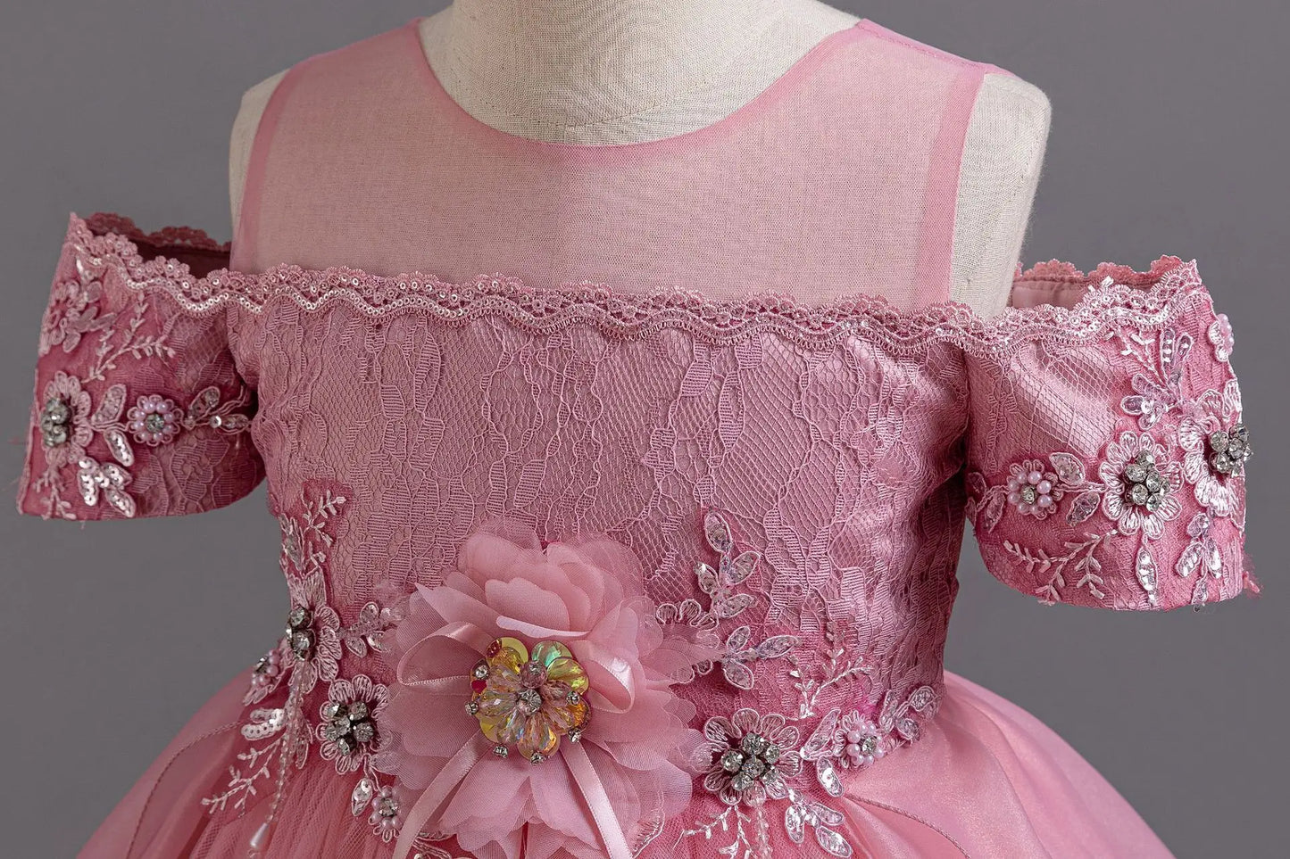 Luxus Perlen Kleider Für Kinder Spitze Schleppende Hochzeit Prinzessin Kleid Für Mädchen Geburtstag Prom Gala Leistung Lange Ballkleid.