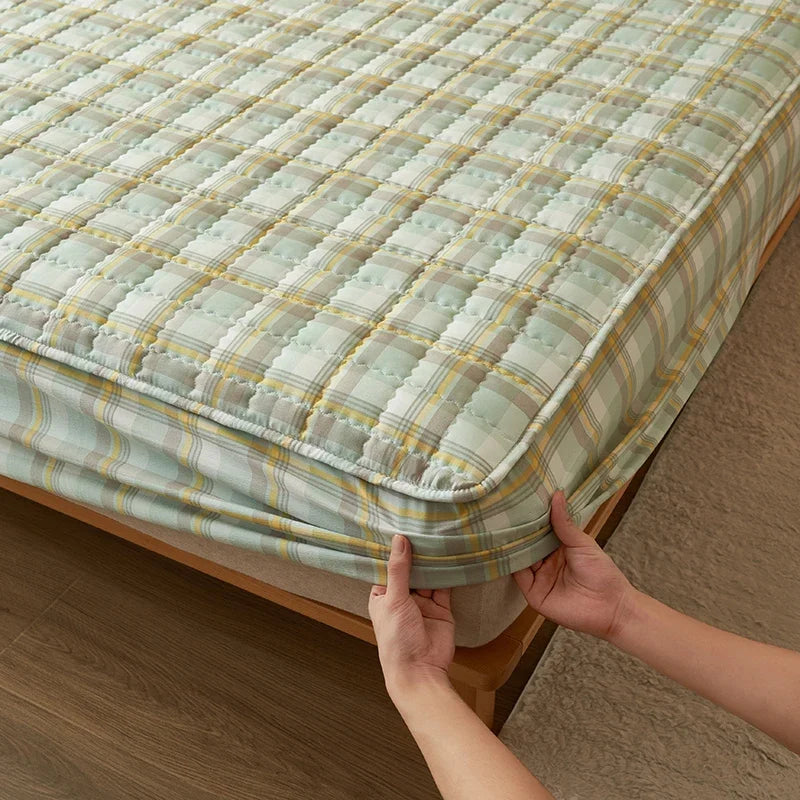 For High-Quality Quilted Plaid Mattress Cover,Mattress Protector,- Antibacterial, Breathable,Comfortable for Fresh Sleep Experie.