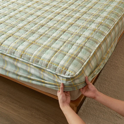 For High-Quality Quilted Plaid Mattress Cover,Mattress Protector,- Antibacterial, Breathable,Comfortable for Fresh Sleep Experie.