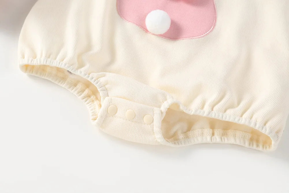 2024 Sommer Baby Mädchen Kleidung niedlichen Hasen falsch zweiteiligen Bodysuit Kleinkind Streifen Patchwork einteilige Kleidung.