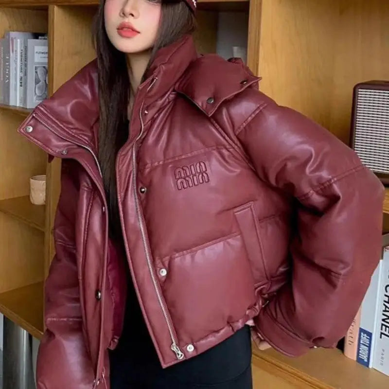 2024 Winter Neue frauen Unten Baumwolle Gefütterte Jacken Stilvolle Mit Kapuze Einfarbig Casual Verdicken Warme Lose anliegende kurze Mäntel.