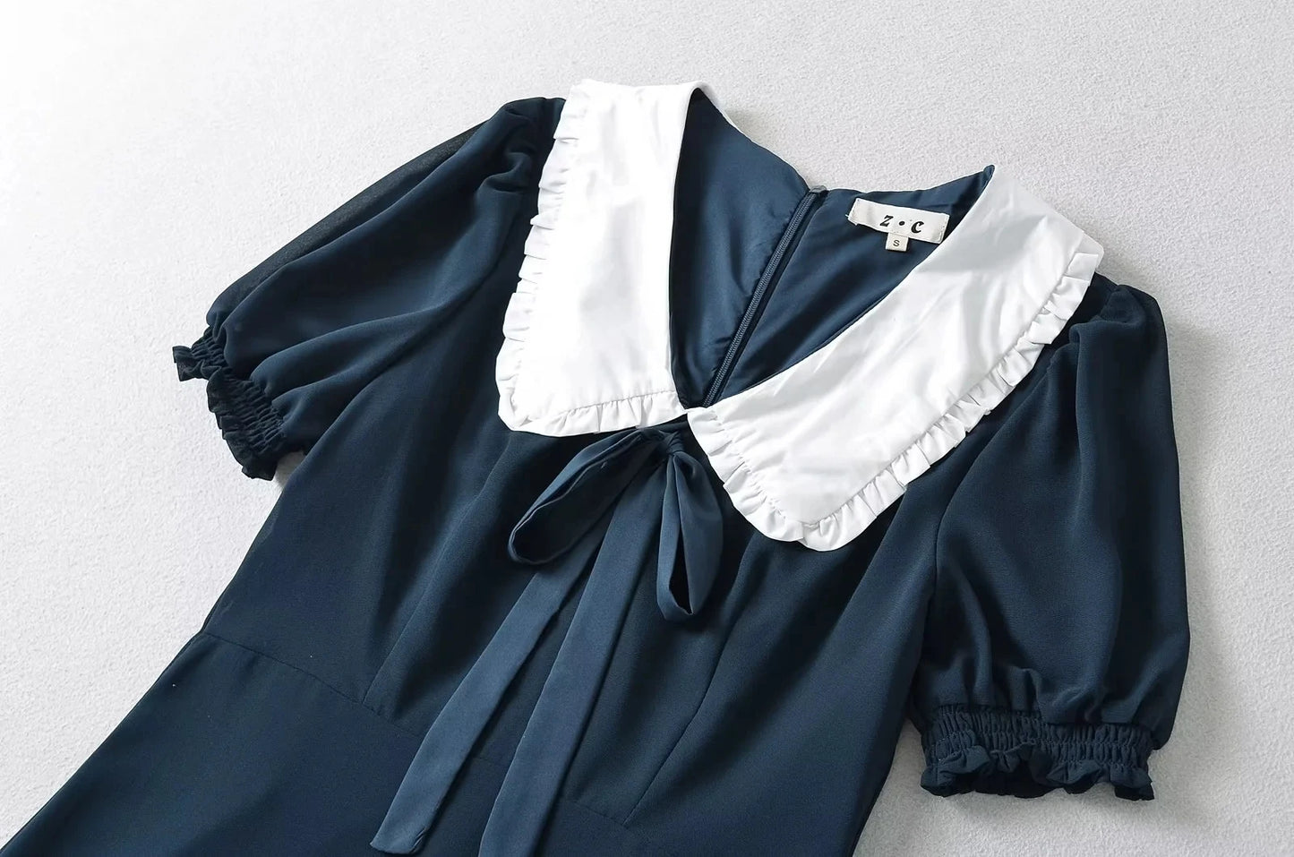 Luxus-Kleider für Damen, 2022, Sommer, kurzes Kleid, sexy, französisches Minikleid, kurzes Puffärmel-Minikleid mit Schleifendetail, Punktedruck.