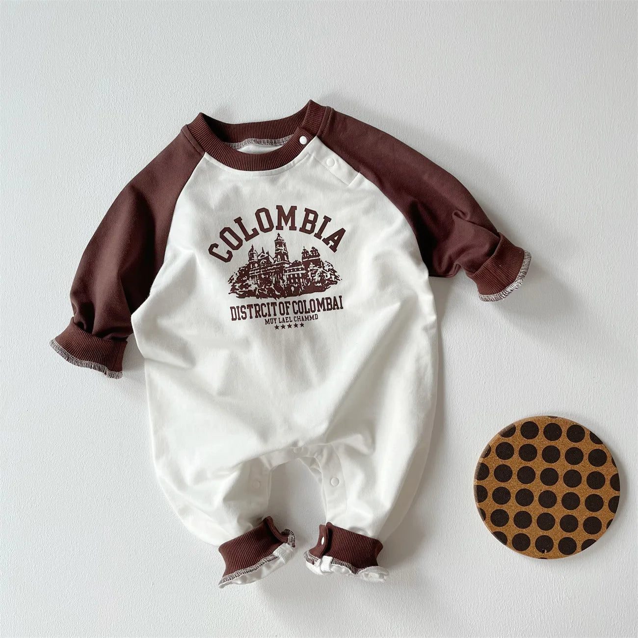 Ins 2024 Frühling Herbst Baby Jungen Bodysuit Baumwolle gestreiften Cartoon gedruckt Langarm Kleinkind Jungen Stram pler Neugeborene Jungen Outfits.