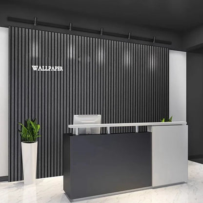 Neue schwarze und graue Gitterimitation Holzmaserung selbstklebende wasserdichte Tapete neue Hintergrundwandtapete im chinesischen Stil