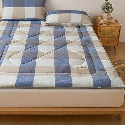 A-Class Cotton Mattress for Student Dormitories Nordic Checkered Printed Thick Cushion for Bed All-Season Single Home Decoration.