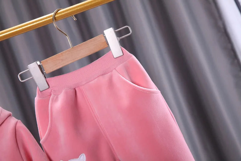 2025 new girl plus velvet sleeve winter warm and thick cartoon hat-connected top+pants two-piece 0-4-year-old children's set.