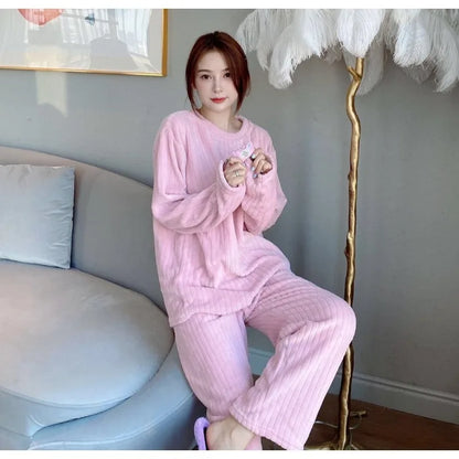 Verdickte warme Nachtwäsche für den Winter, Korallensamt, lockerer Loungewear-Pyjama mit weitem Bein, 2-teiliges Set, gestreifte Damen-Nachtwäsche.