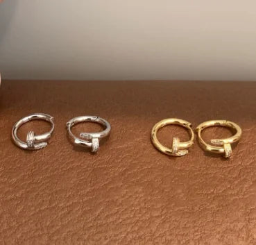 1 Pair Simple Ear Buckle for Women Fashion Copper Plated with Golded Design Hoop Earrings Fashion Jewelry Gifts.