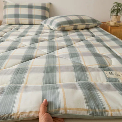 A-Class Cotton Mattress for Student Dormitories Nordic Checkered Printed Thick Cushion for Bed All-Season Single Home Decoration.