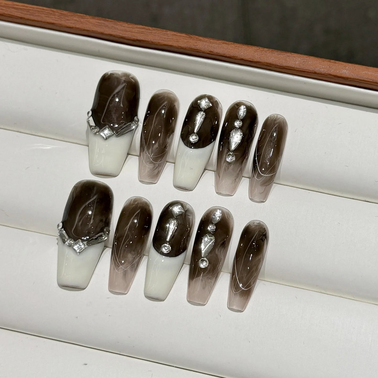 10pcs Handmade Autumn Press On Nails Mid-length Ladder Gold Foil Flower Tips Fake Nail White French Style False Nail For Women.