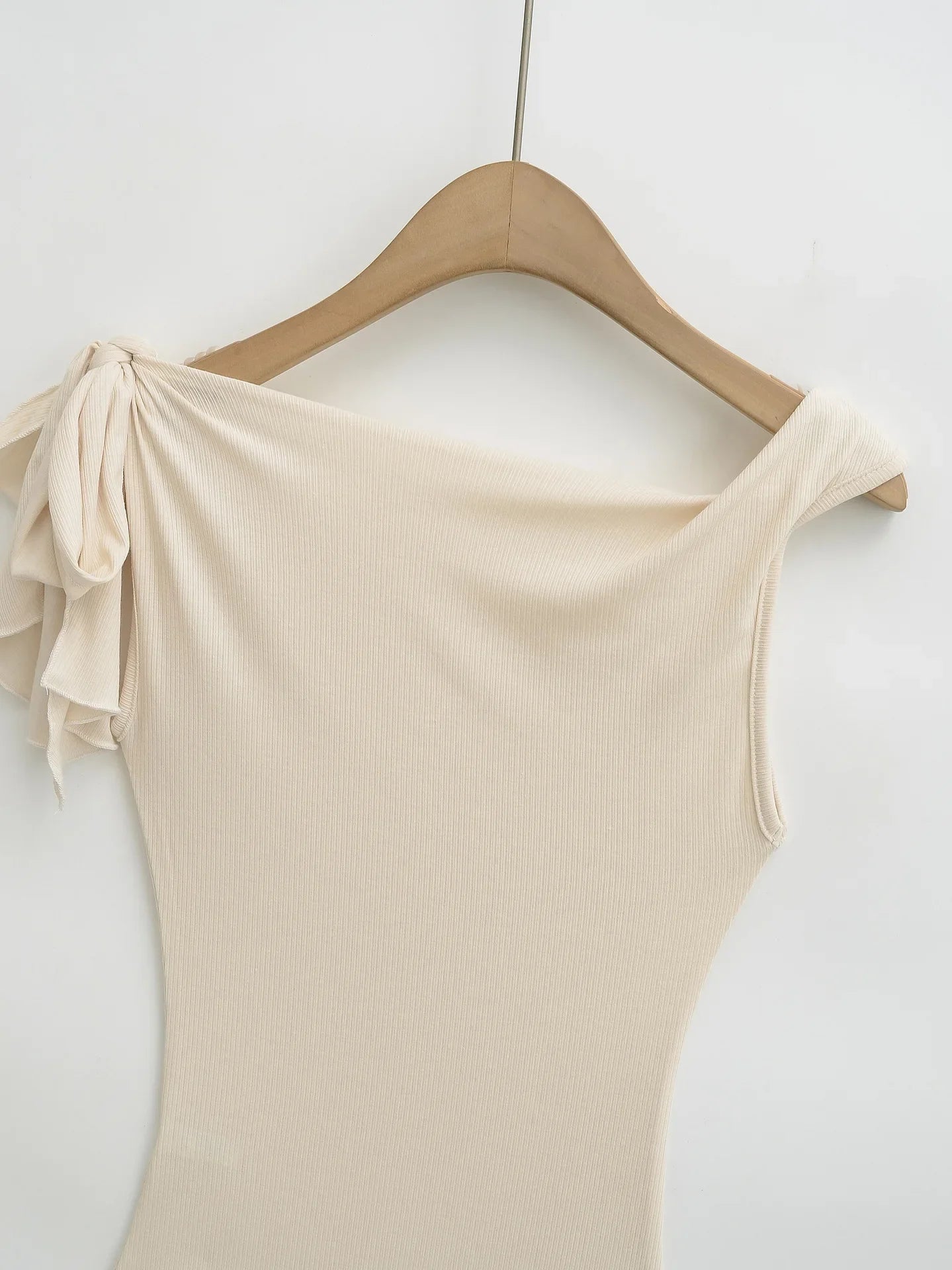 Shoulder Bared Short Sleeve T Shirt Women's Spicy Girl Design Slimming Top Summer New Style One Word Oblique Shoulder Tie Waist