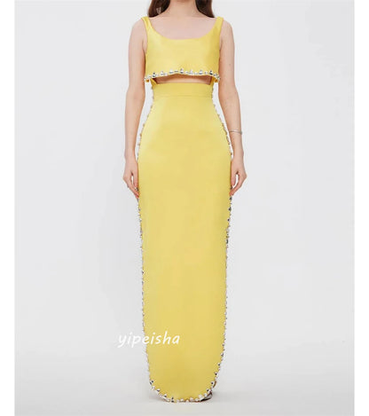 Maßgeschneiderte Jiayigong-Kleider im schlichten, modernen Stil, formeller Abend, quadratischer Kragen, A-Linie, Perlenverzierung, maßgeschneiderte Anlasskleider.